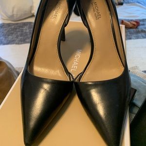 6.5 Michael Kors Black Leather Pump